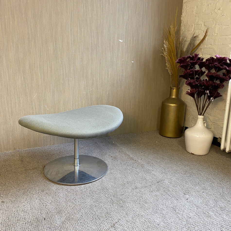 Artifort Big Globe Fußhocker gebraucht hellgrau Designer Hocker Stuhl