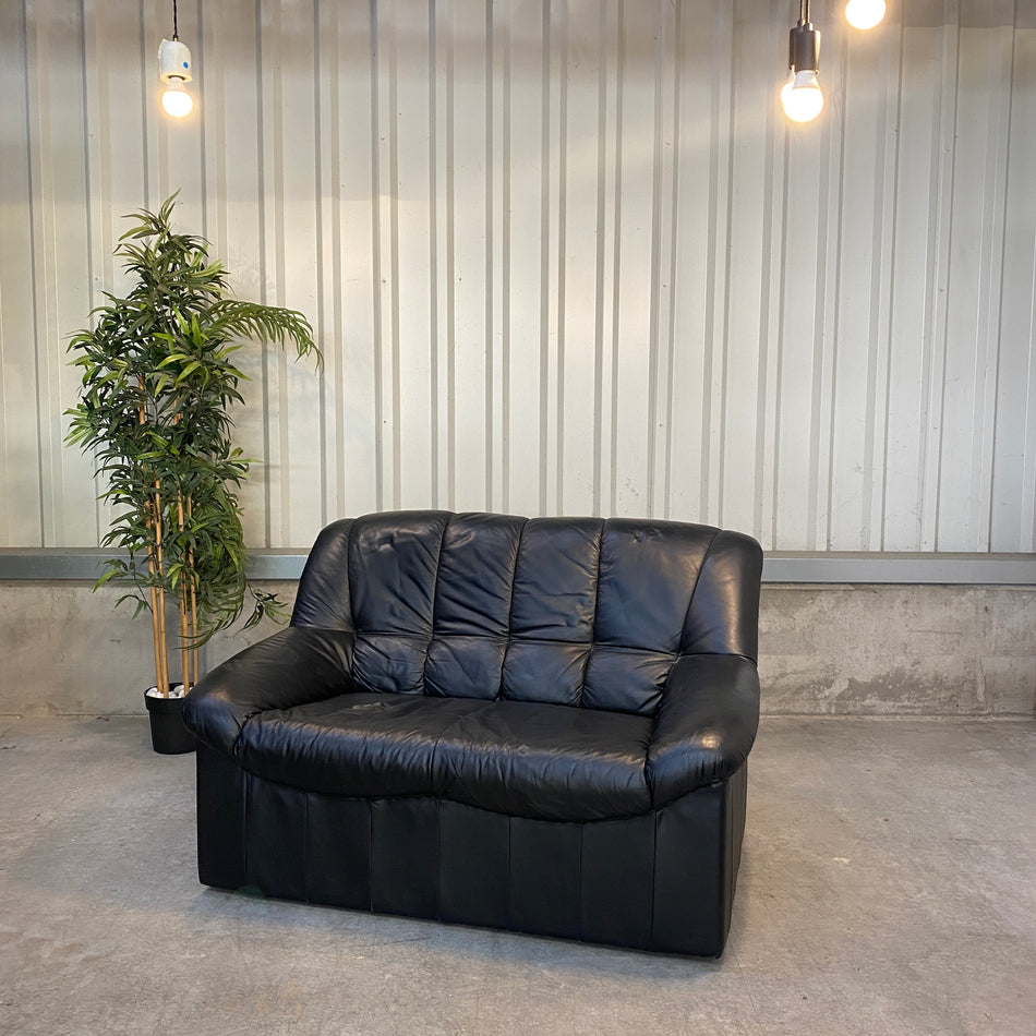 Schwarzes Leder Zweisitzer Sofa – Sofa gebraucht