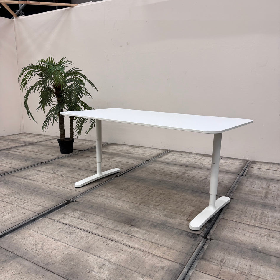 IKEA Bekant Elektrisch Höhenverstellbarer Schreibtisch Weiß Tisch Gebraucht