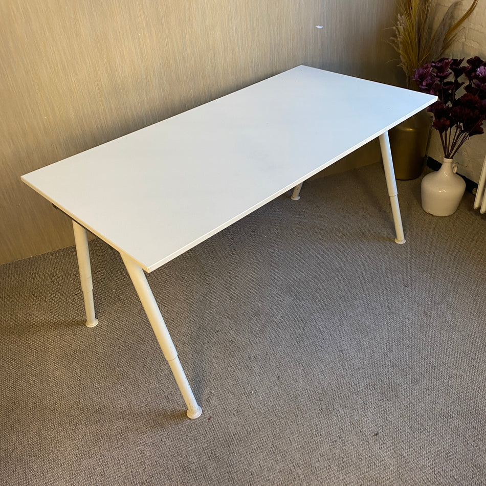 IKEA GALANT Schreibtisch Weiß – Höhenverstellbare Tischbeine – Stabiler Bürotisch – Tisch gebraucht