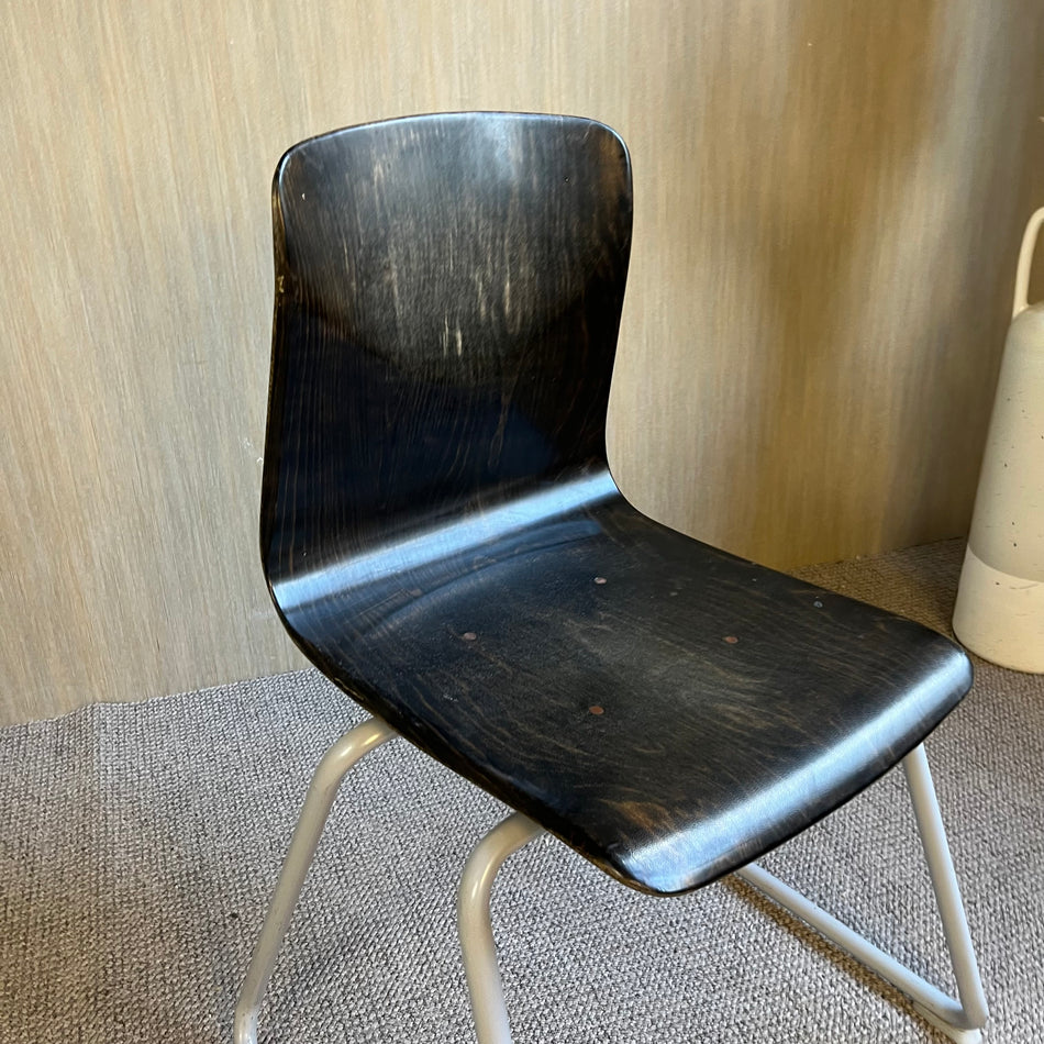 Pagholz Thur Op Seat Stuhl vintage silber dunkelbraun Stapelstuhl