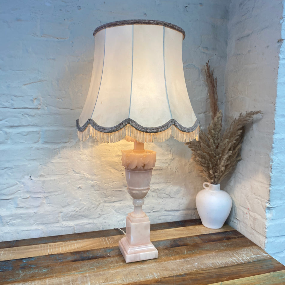 Alabaster Tischlampe antik rosa beige Blattranken Relief Lampe