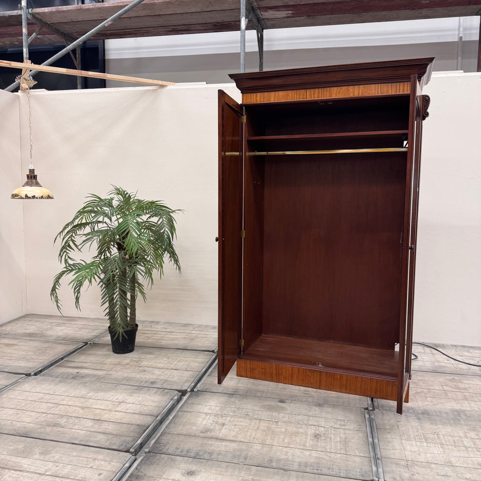 Stilmöbel Biedermeier Kleiderschrank Spiegeltür 5-Sterne Schlosshotel Schrank