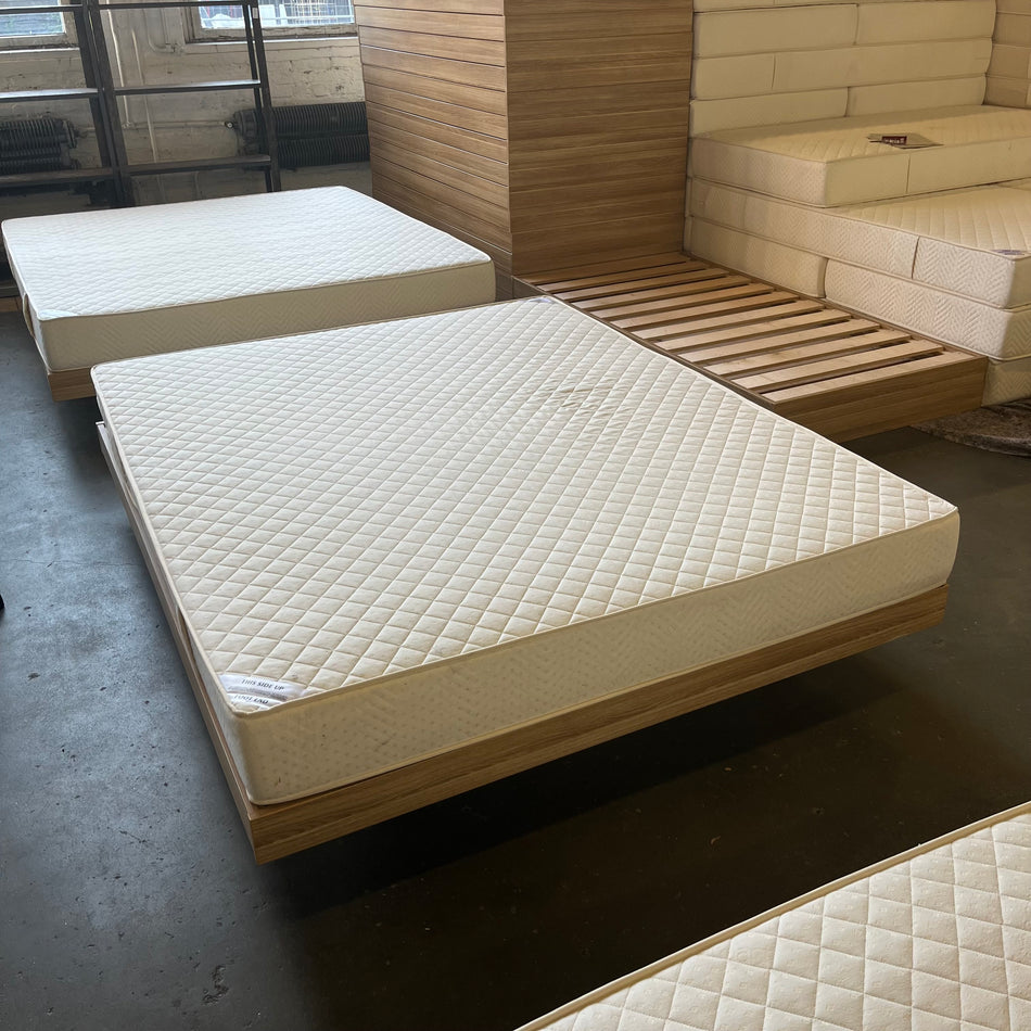 Holzbett Bett mit Matratze 160x200 Doppelbett