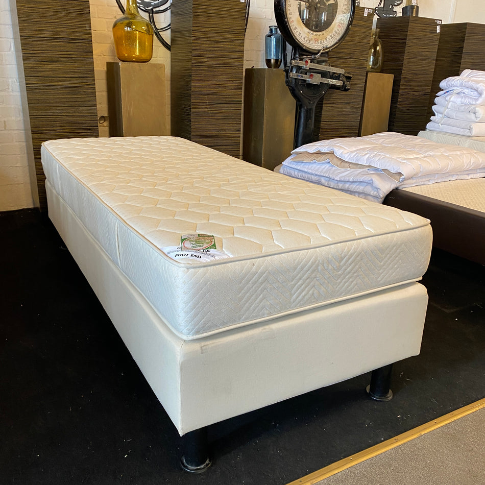 Boxspringbett gebraucht weiß 80x200 mit Matratze