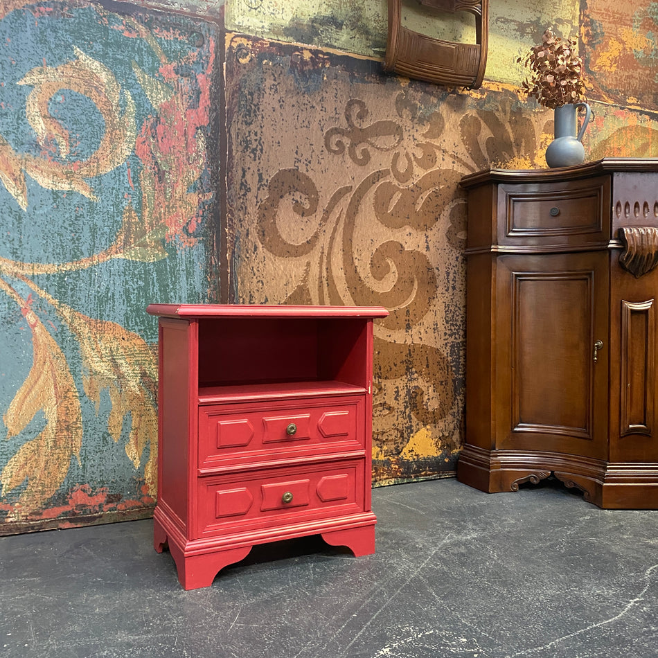 Roter Nachttisch mit Schubladen und Ablage – Tisch gebraucht