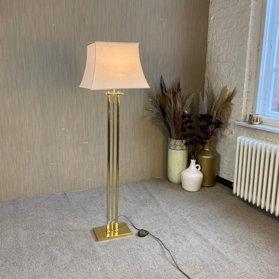 Goldene Stehlampe mit Stoffschirm creme – Lampe gebraucht