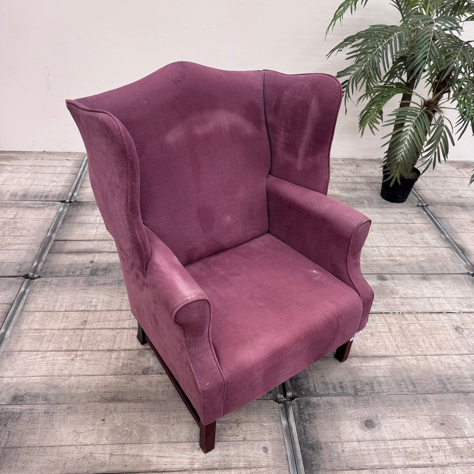 Klassischer Ohrensessel in Aubergine LilaLoungesessel Sessel aus Villen-Bestand gebraucht