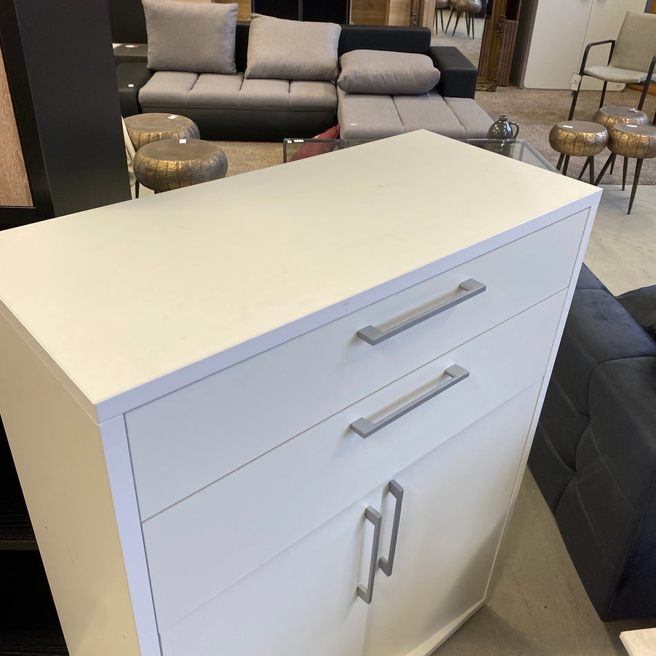 Weiße Kommode mit Schublade & Doppeltüren – modernes Sideboard aus Dänemark