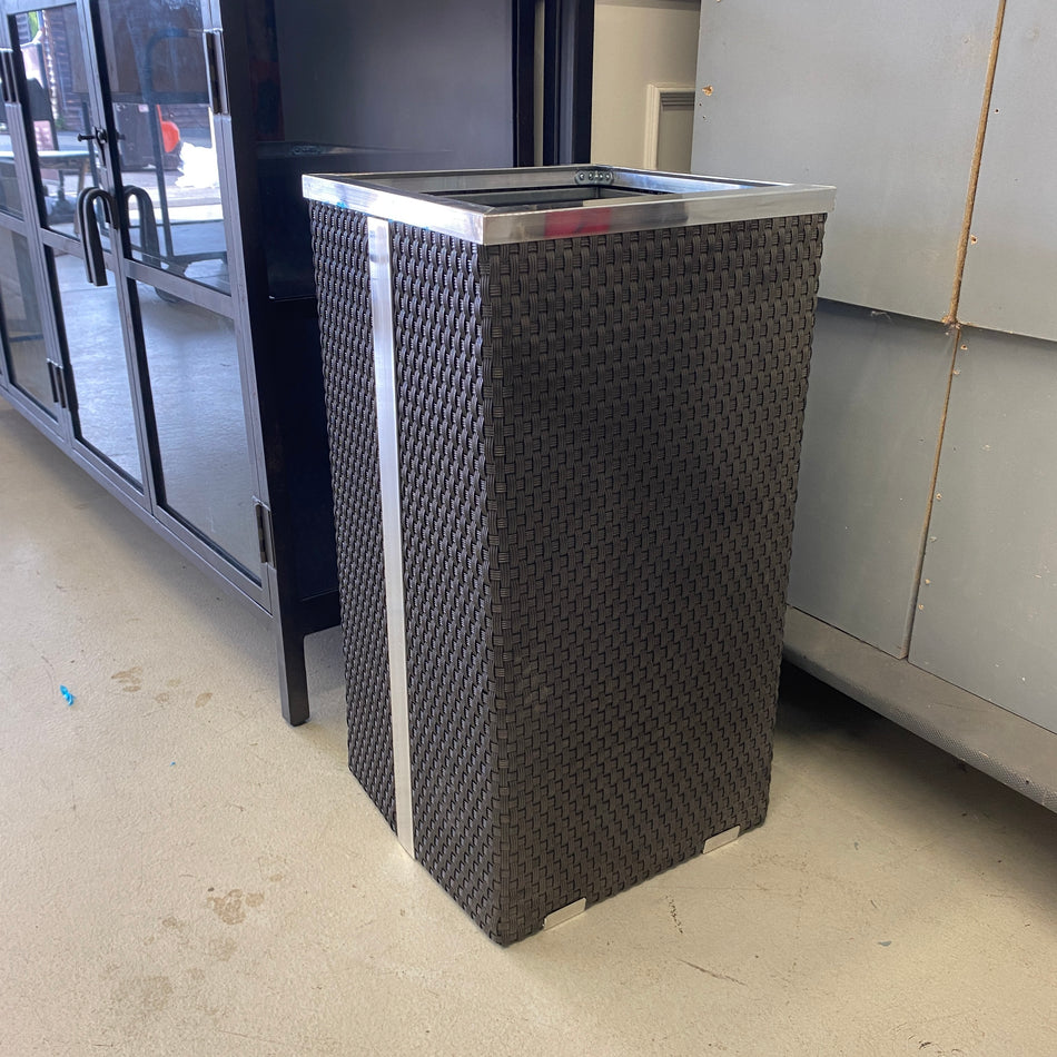 Outdoor Pflanzenkübel dunkelbraun Kunststoff Rattan Blumenkübel