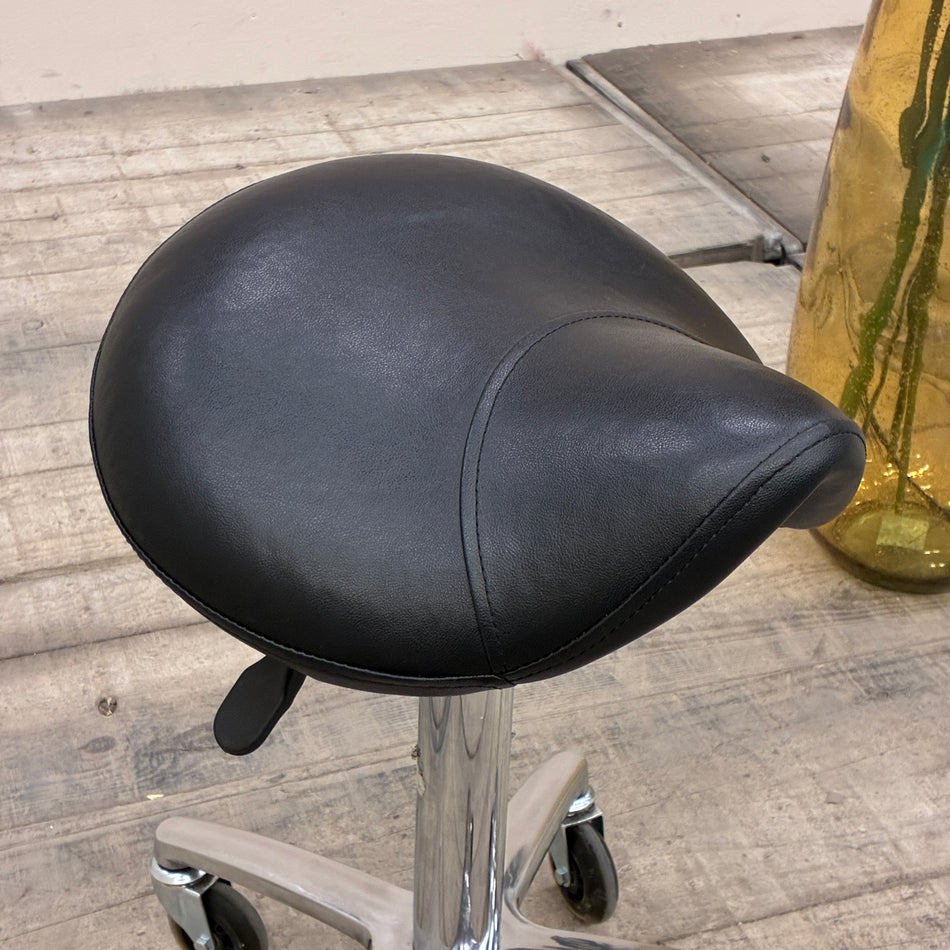 Sattelhocker Arbeitsstuhl Rollhocker Höhenverstellbar Kunstleder Schwarz Chrom Stuhl Gebraucht