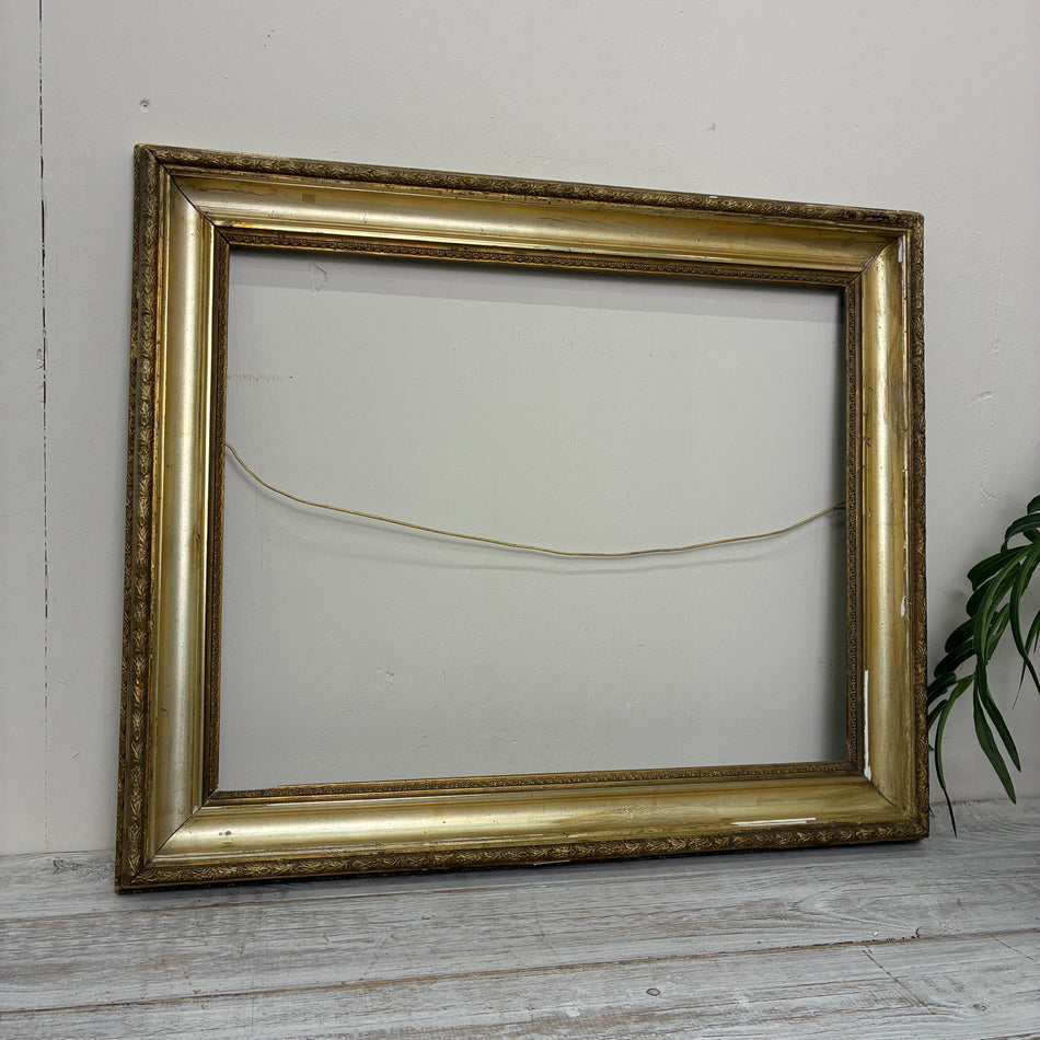 Antiker Bilderrahmen mit historischem Etikett Golden Holz Gebraucht