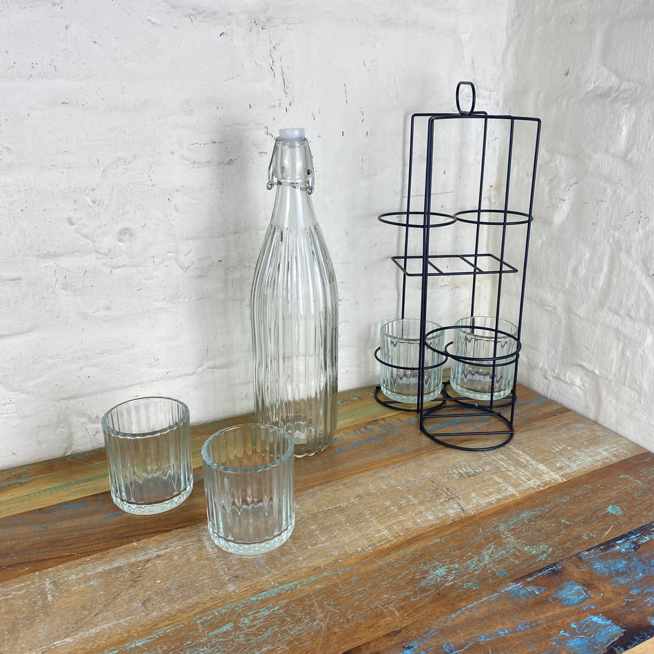 Flasche mit 4 Gläsern im Metallhalter schwarz