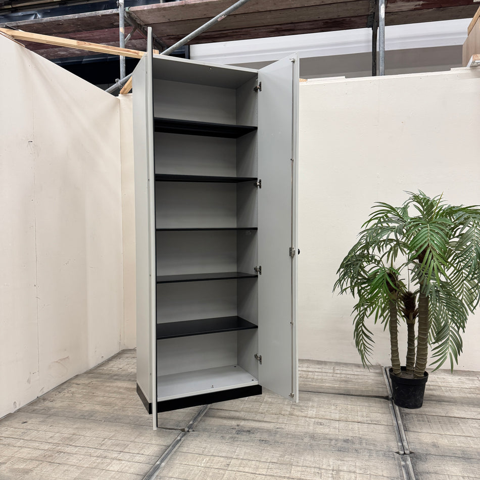 Hoher Aktenschrank Flügeltürenschrank Lichtgrau Schwarze Schrank Gebraucht