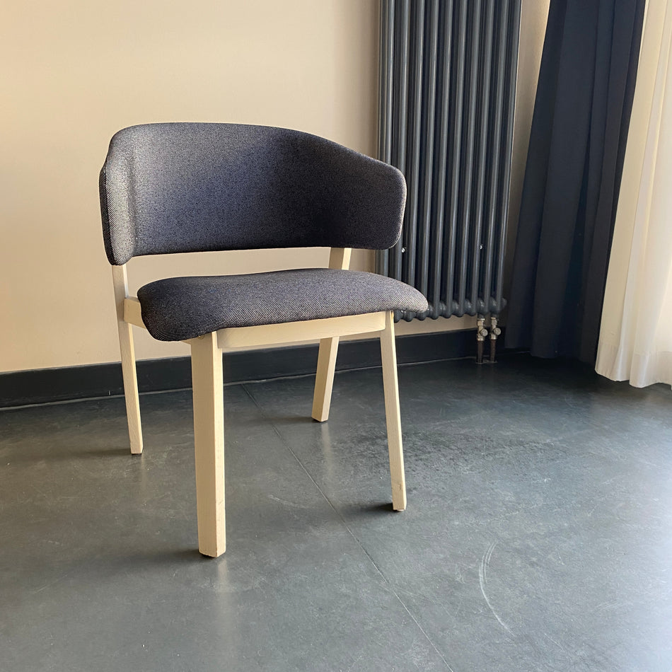 Designer Fornasarig Sessel Stuhl gebraucht grau gepolstert Holz Armlehnstuhl aus Design-Hotel