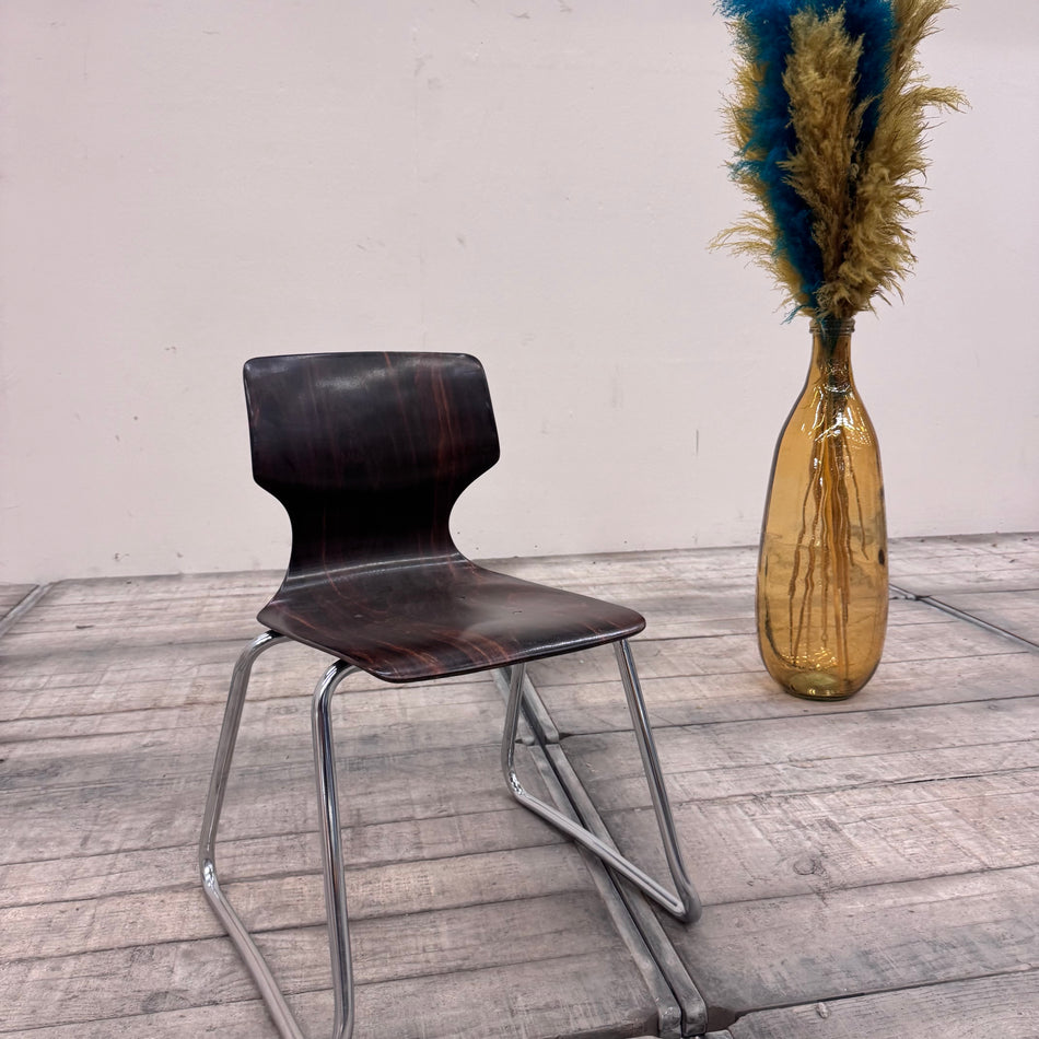 Flötotto Schulstuhl Dunkelbraun Holz Metall Kufen-Gestell Stuhl Vintage Gebraucht