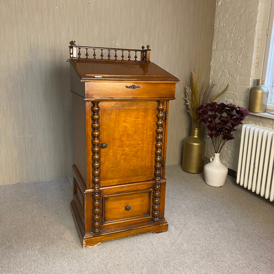 Antiker Holzschrank mit Klappe & Schublade – charaktervoller Schrank gebraucht