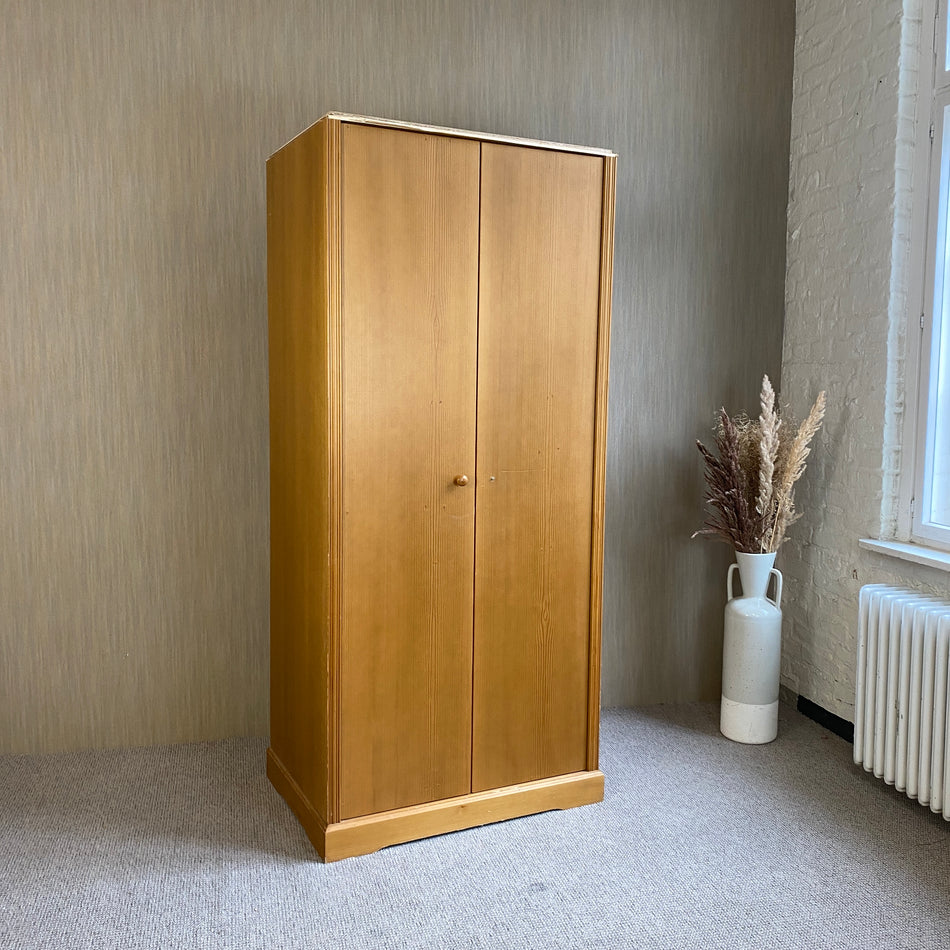 Vintage Kleiderschrank gebraucht Holz furniert Fächer Garderobenstange Schrank