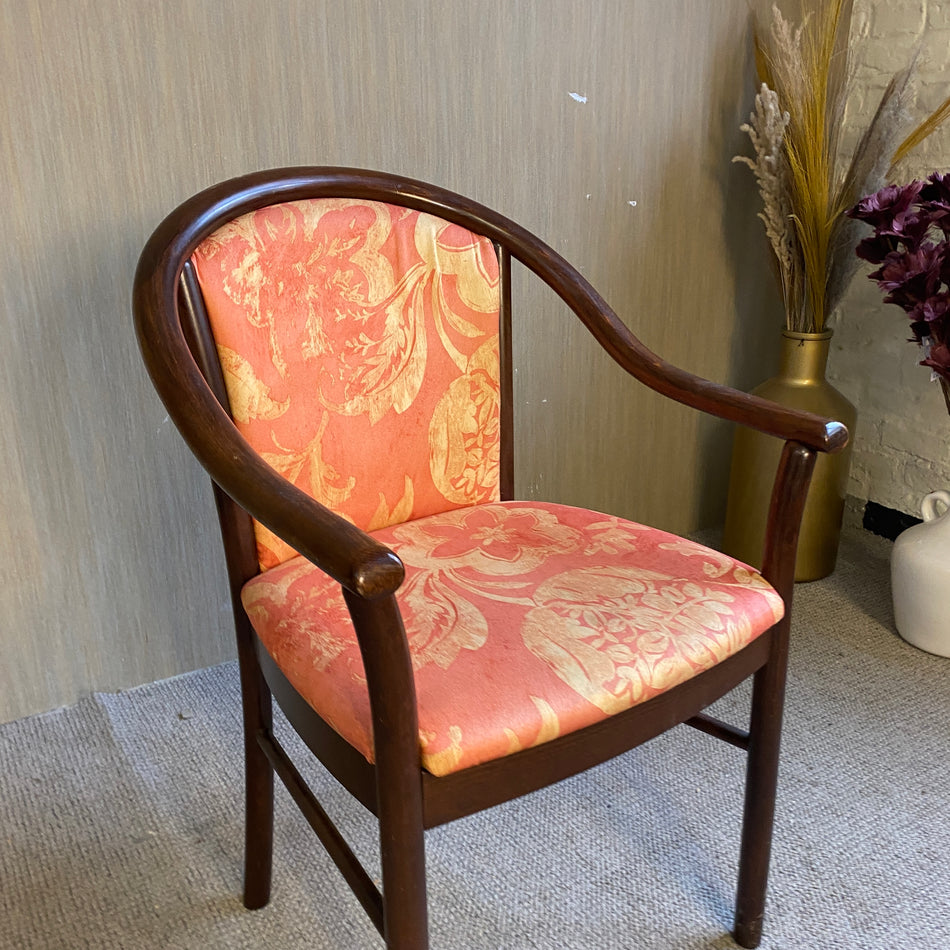 Vintage Stuhl mit Armlehnen – Holzstuhl mit geblümtem Polster im klassischen Design Armlehnstuhl gebraucht