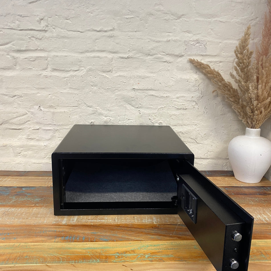 Safe schwarz Metall mit Zahlencode Wandtresor