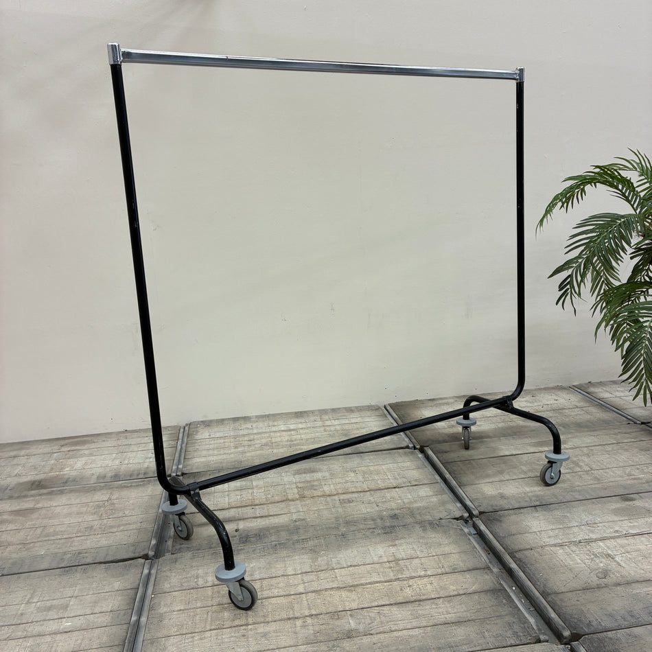 Kleiderständer Design-Ständer Metall Schwarz Silber modern Gebraucht
