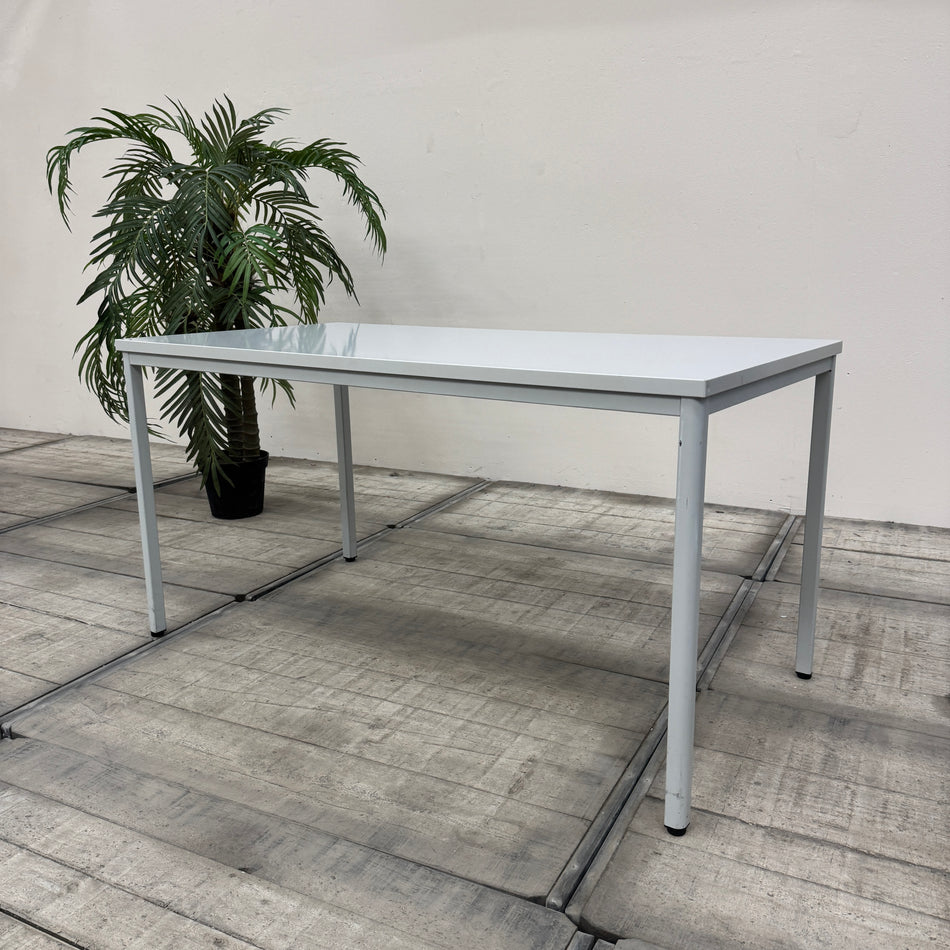 Schreibtisch Lichtgrau 140x70 Rundes Tischbein Büro Tisch Gebraucht