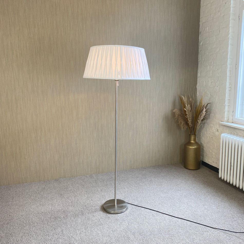 Stehlampe weiß silbern Metall Stoffschirm Lampe