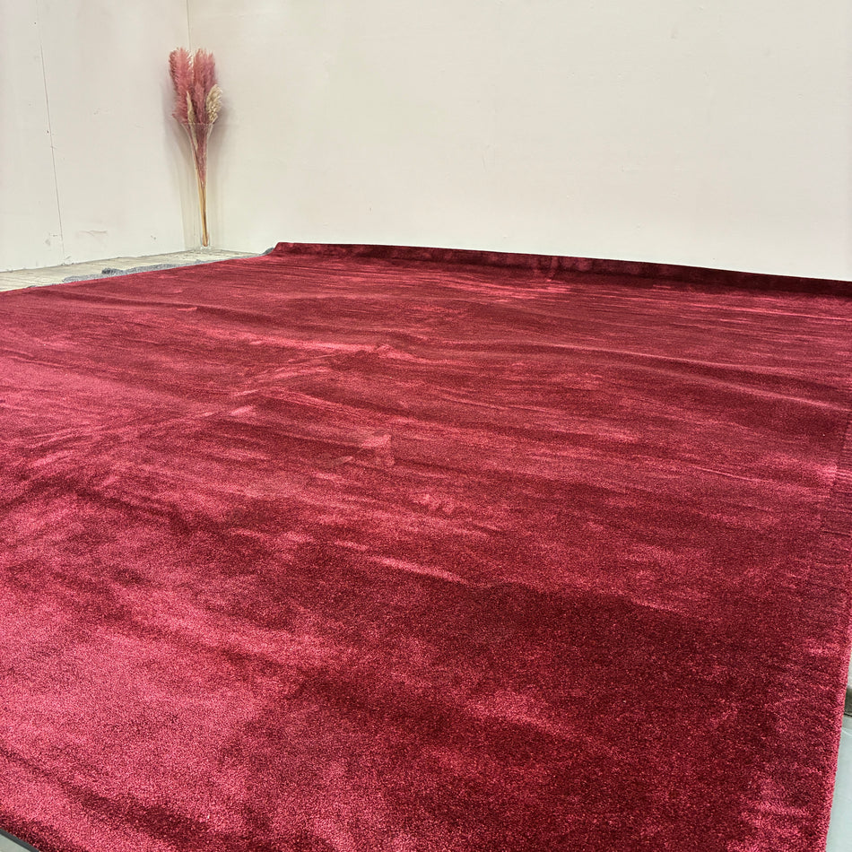 RUGx Designer Carpet Merlot 450x380 Shag Pile Velvet Red Used Carpet