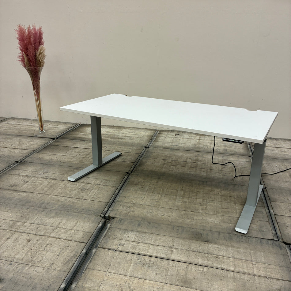 Elektrisch höhenverstellbarer Planmöbel Schreibtisch Weiß Büro Tisch gebraucht
