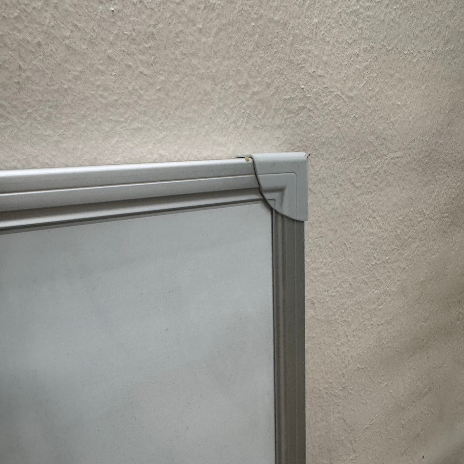 Whiteboard 80x120 Schreibtafel Weiß Metallrahmen Magnetisch Bürobedarf Gebraucht