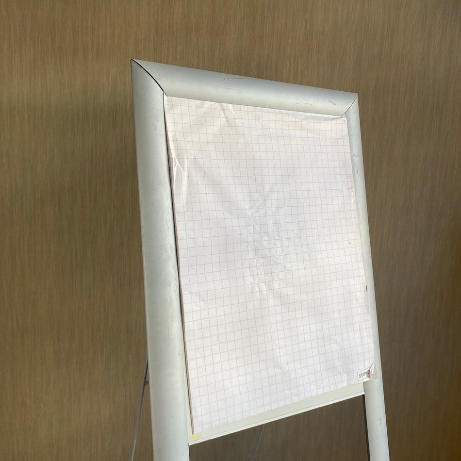Flipchart gebraucht silbern Metall Bürobedarf