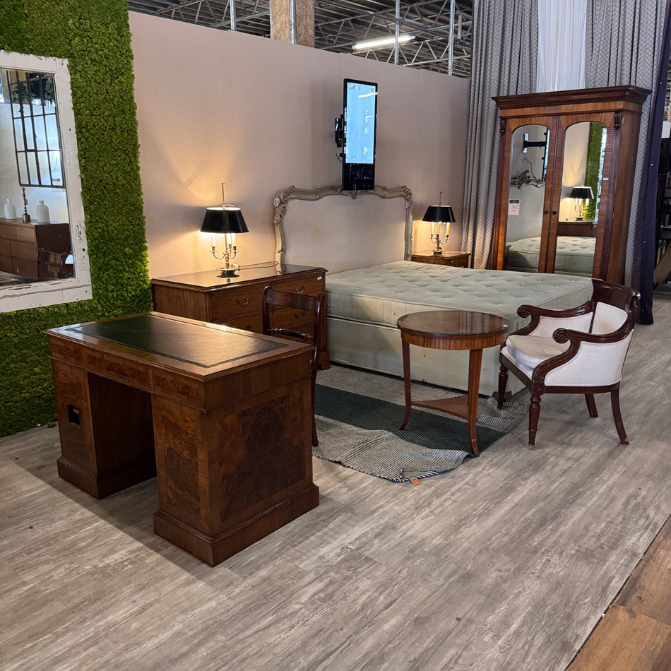 Schloss Hotelzimmer Mit Boxspringbett Luxus Schreibtisch Nachttisch