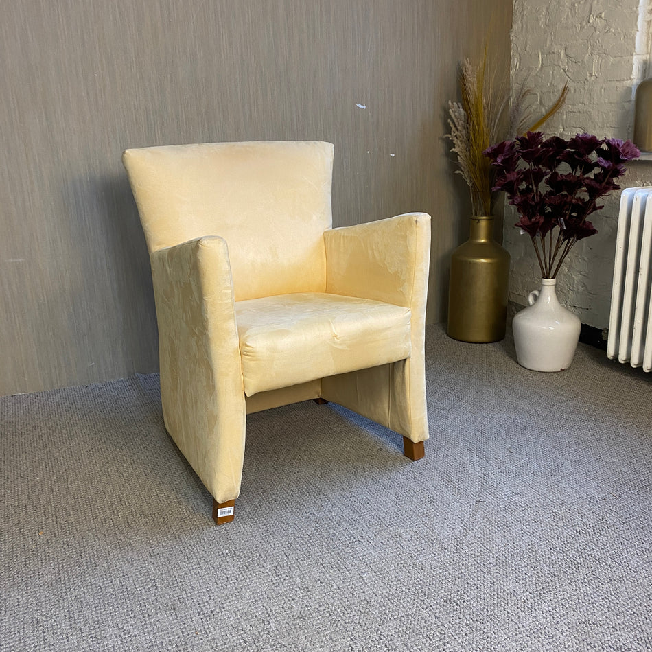 Gelber Polster-Armlehnstuhl / Clubsessel – gemütlicher Vintage Sessel – Sessel gebraucht