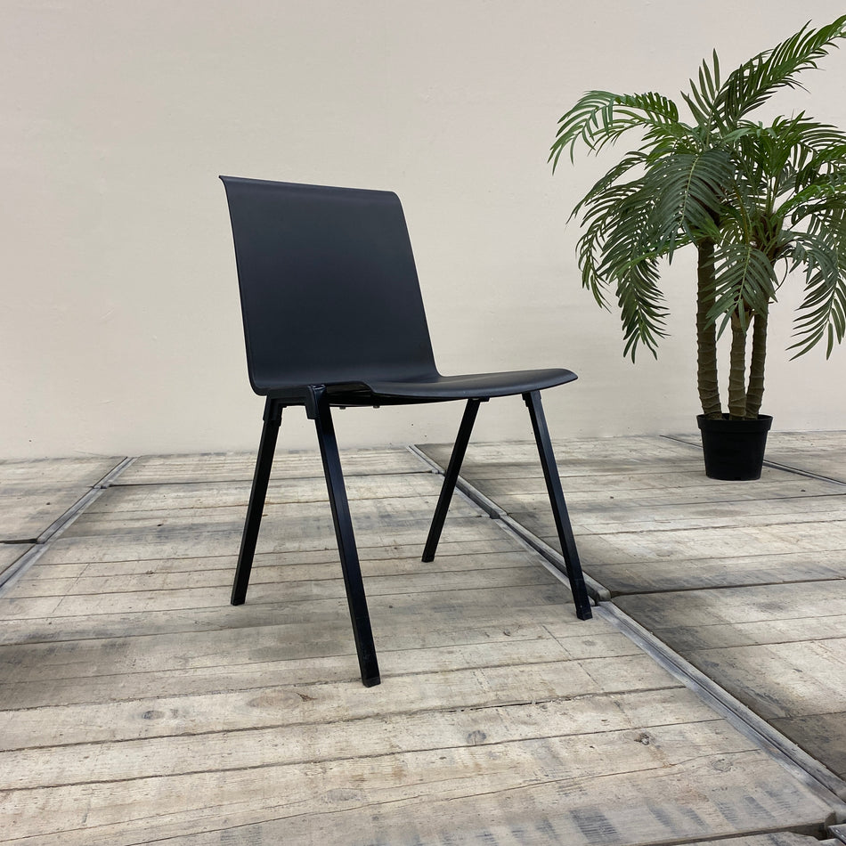 K+N PABVK0 Stapelstuhl Schwarz Stahlrohr Stuhl Gebraucht