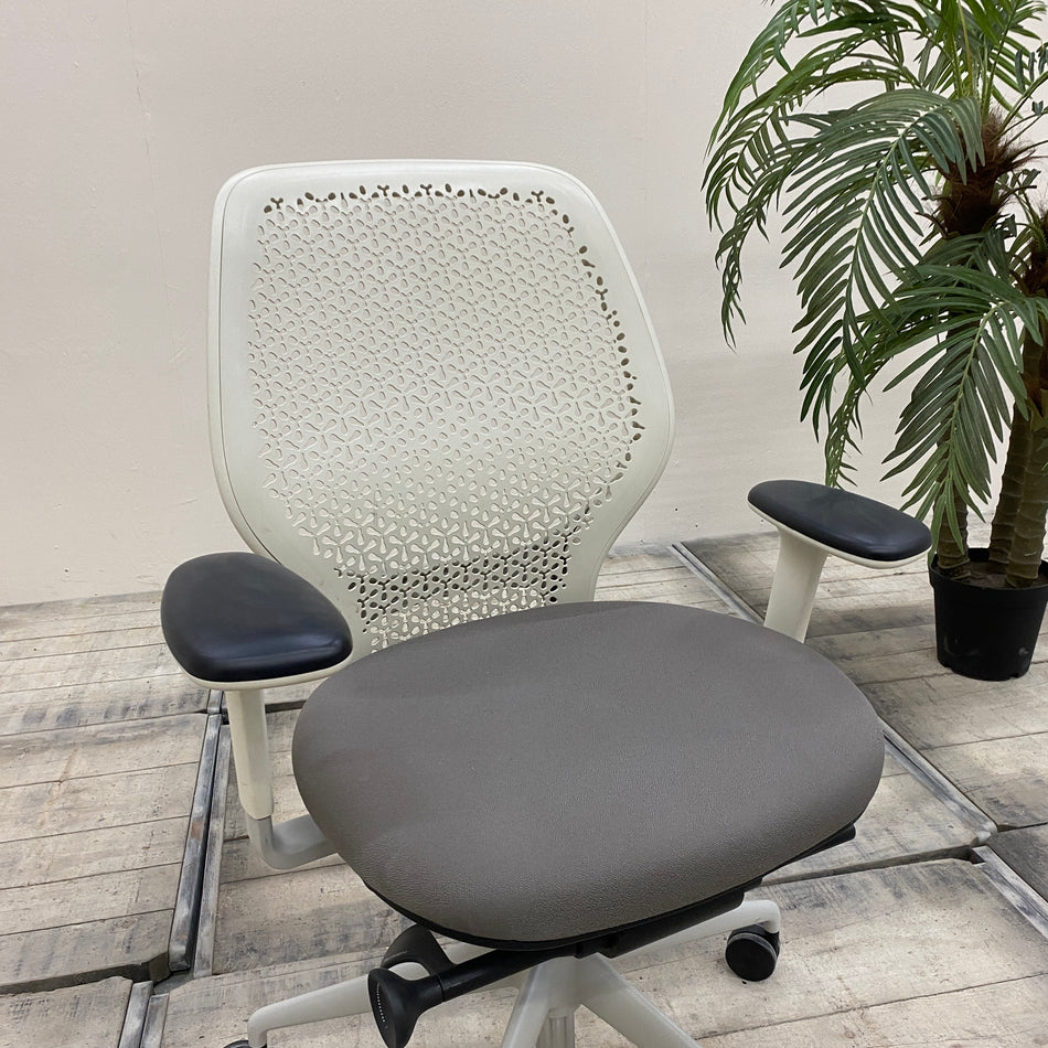 Orangebox Ara Task Bürodrehstuhl weiß grau Stuhl gebraucht