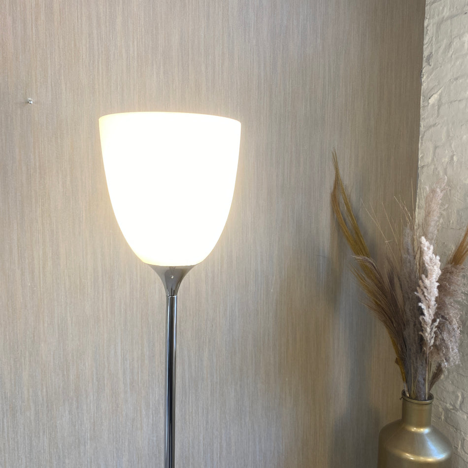 Stehlampe gebraucht weiß silbern Milchglas Lampe