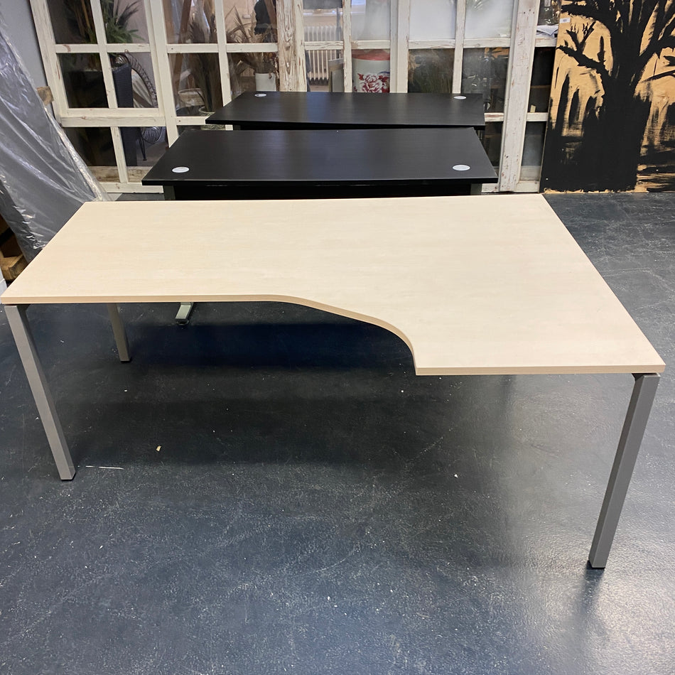 Großer Eckschreibtisch Ahorn Dekor mit stabilem Metallgestell – ergonomisch & modern