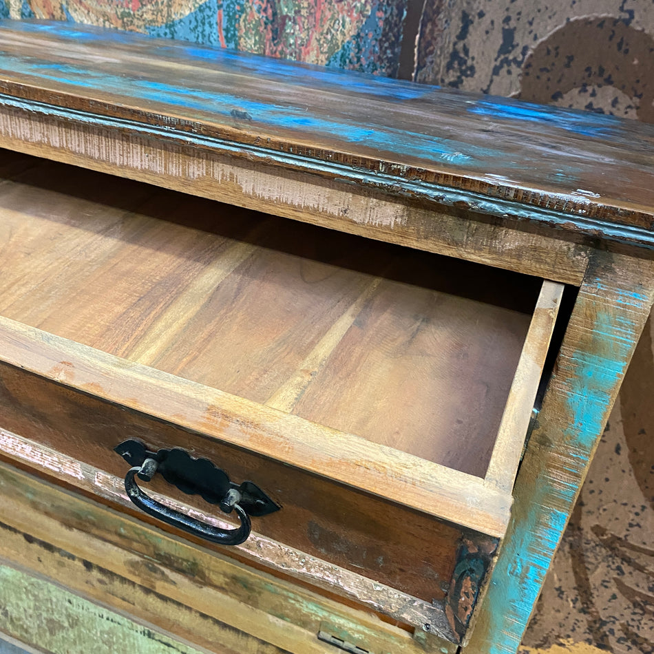 Riverboat Schuhschrank aus Massivholz – Buntes Upcycling-Design – Kommode mit Klappen & Schublade