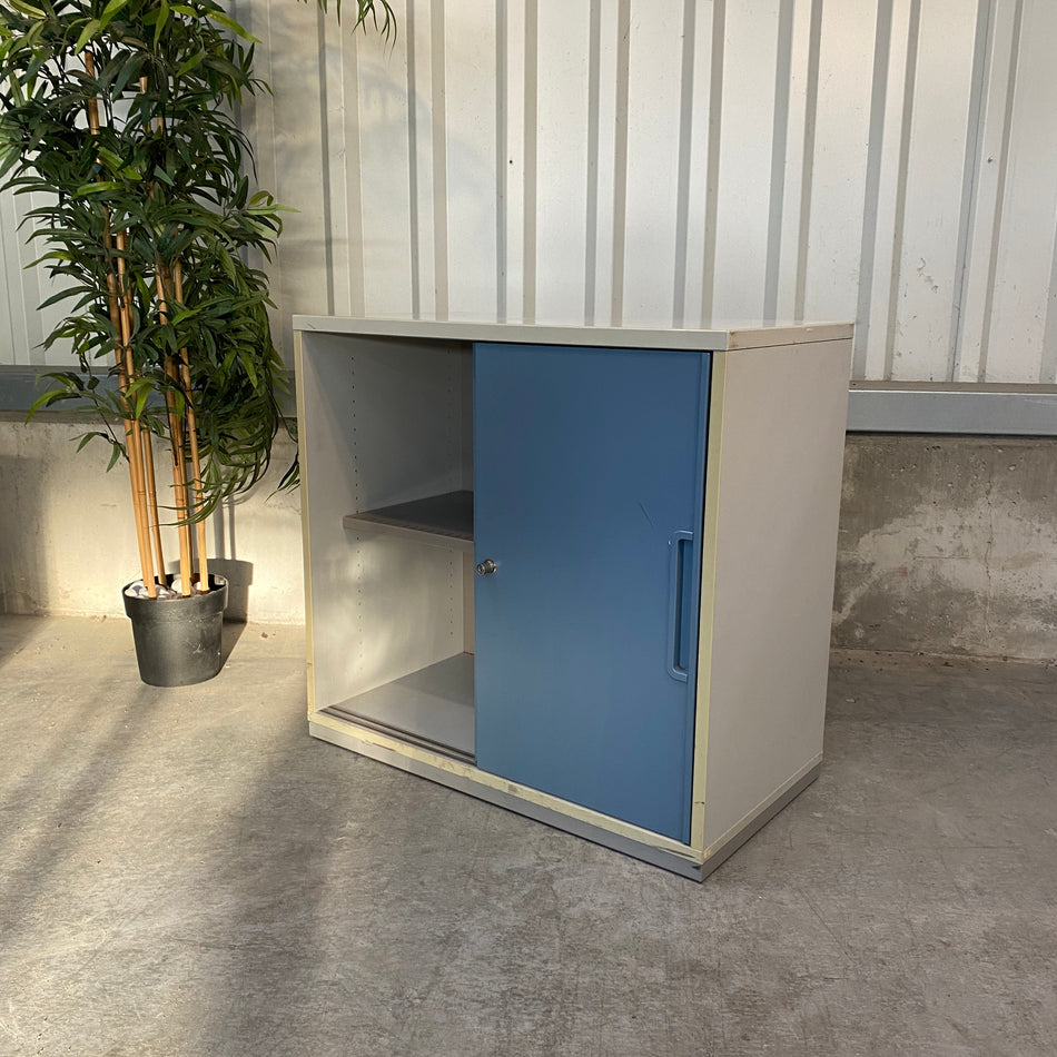 Kleiner Büroschrank mit Tür – Schrank gebraucht