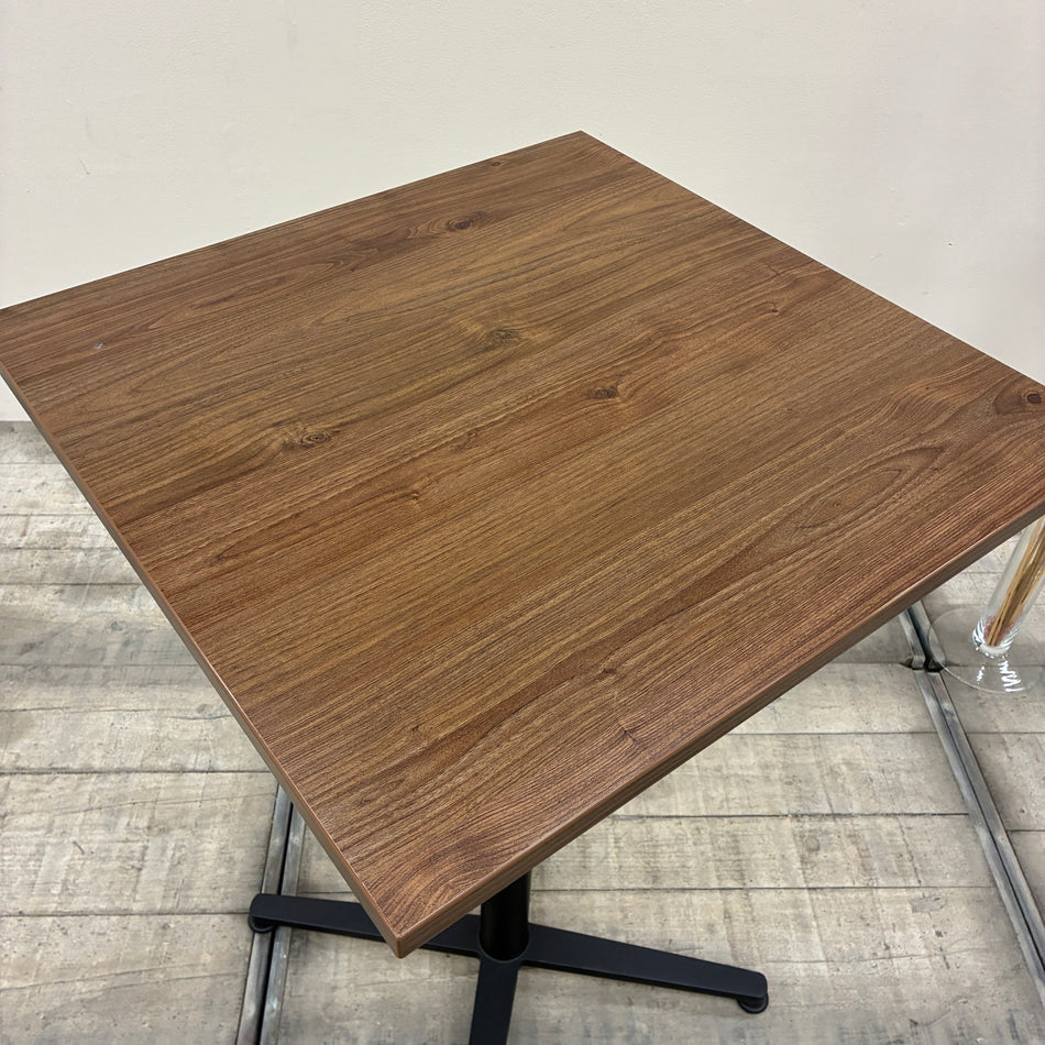 Bistrotisch Quadratisch Holz-Optik Nussbaum Schwarz Metall Säulenfuß Tisch Gebraucht