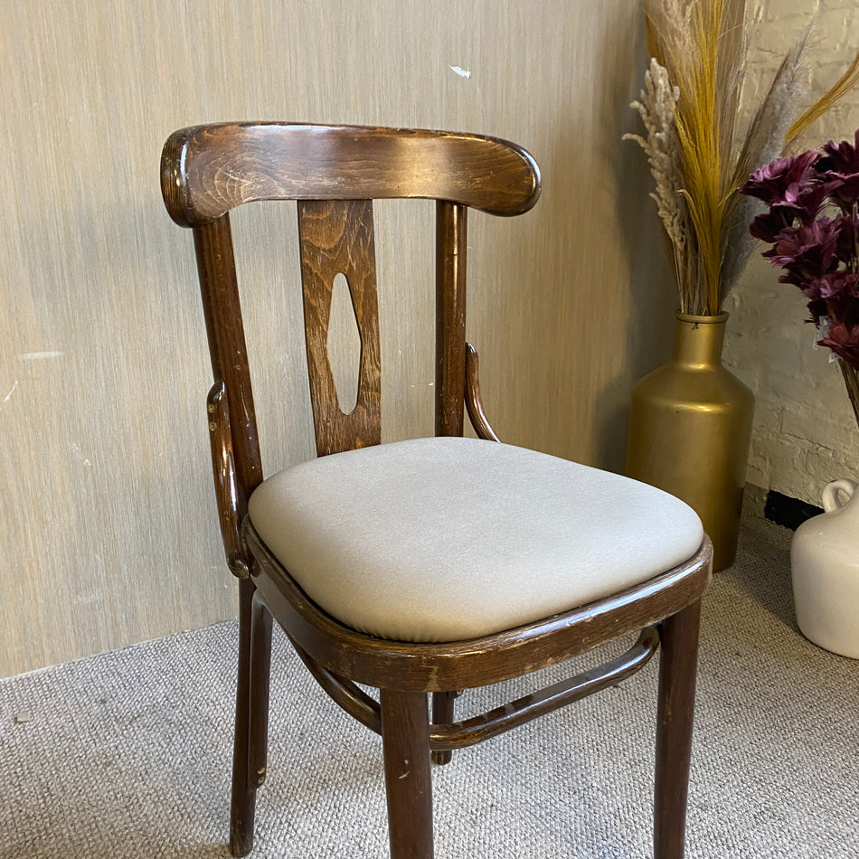 Vintage Holzstuhl mit Polstersitz – klassischer Esszimmerstuhl im Retro-Design Stuhl gebraucht