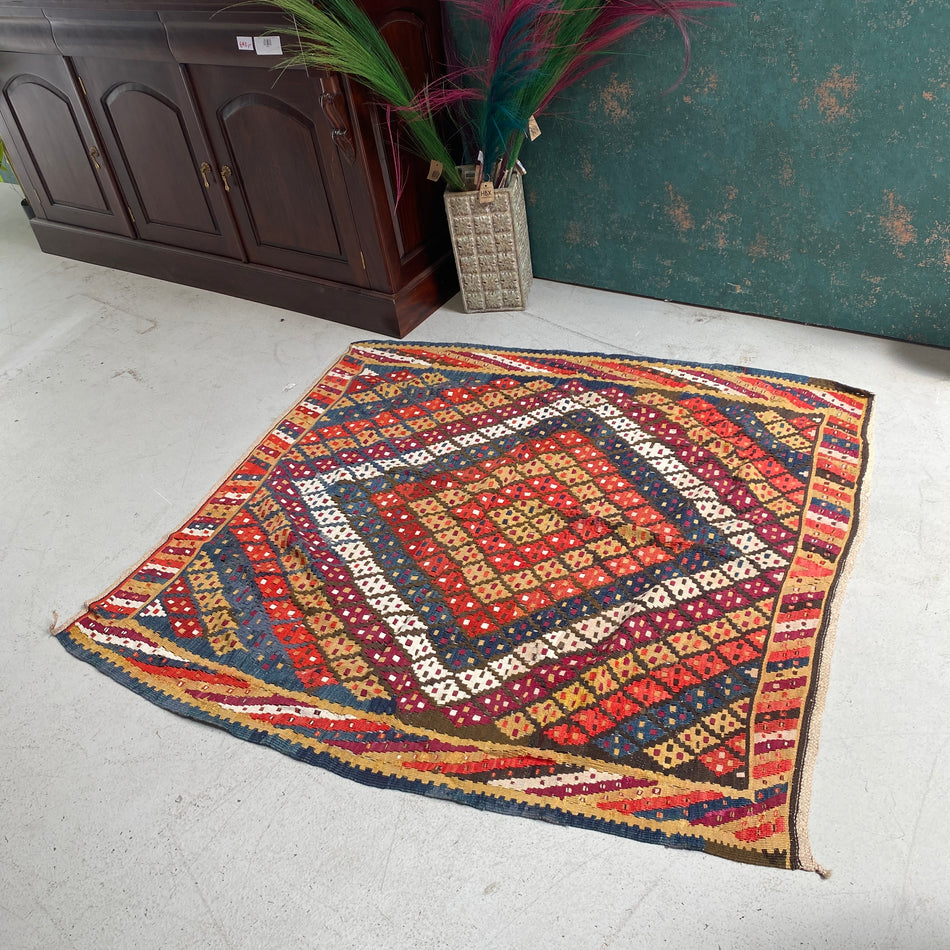 Vintage Teppich bunt gemustert 130x135