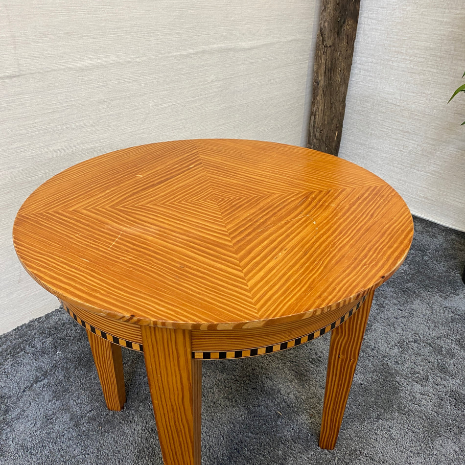 Runder Beistelltisch aus Kiefer Furnier – zeitloses Design mit Intarsien – gebraucht