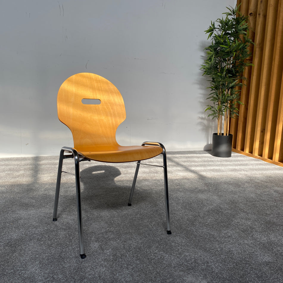 Stapelstuhl gebraucht braun Holz Stuhl