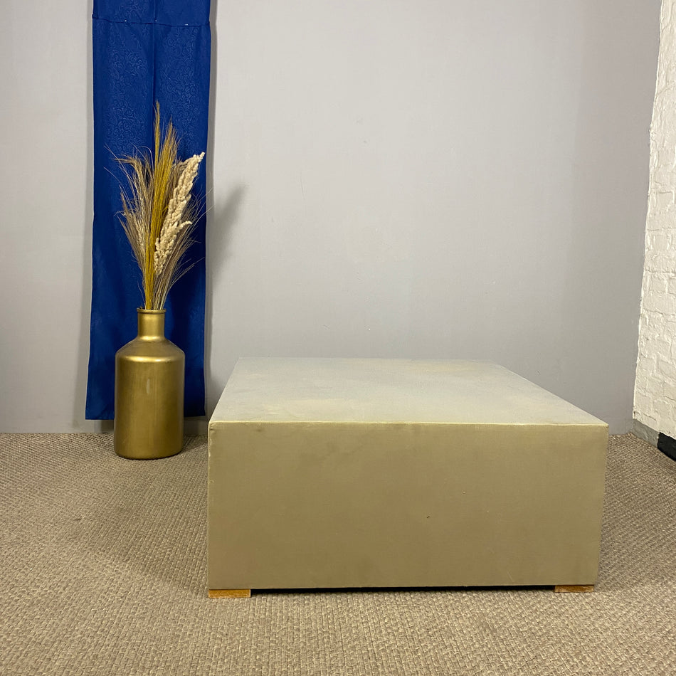 Grand Hotel Heiligendamm Sitzhocker gebraucht beige grau Satinstil