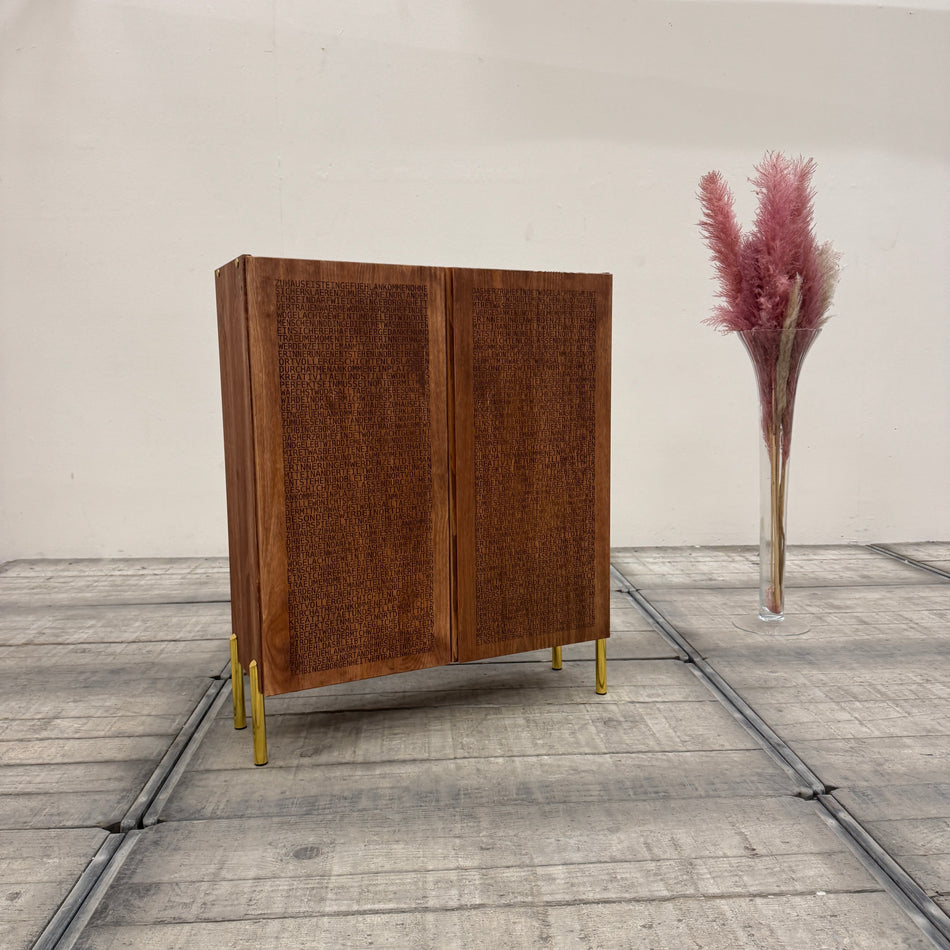 Thomas Klotz Upcycling Kommode Schrank Typografie Kiefer Massiv Unikat
