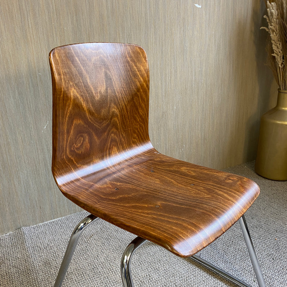 Pagholz Thur Op Seat Stuhl braun Stapelstuhl