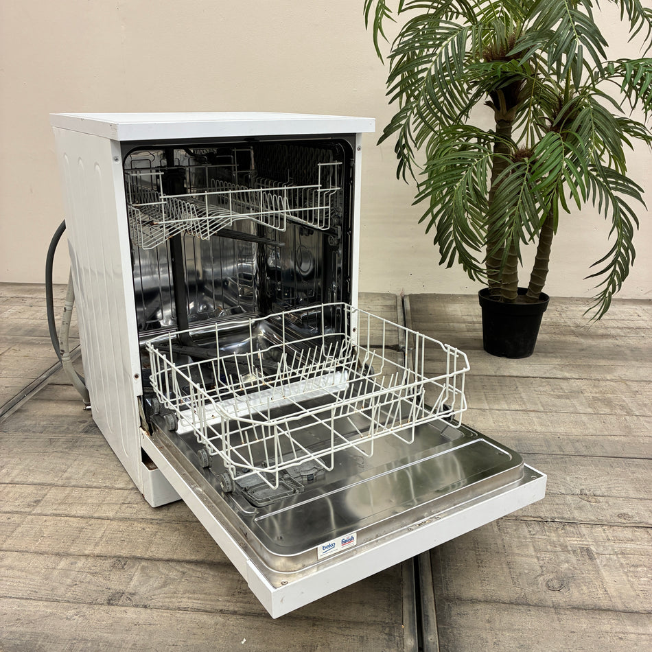 Beko DFN05L 10W Freestanding Dishwasher White Used