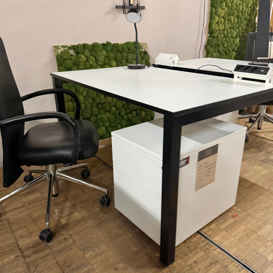 Büro-Set 2 Arbeitsplätze mit Schreibtisch und Vitra Drehstuhl