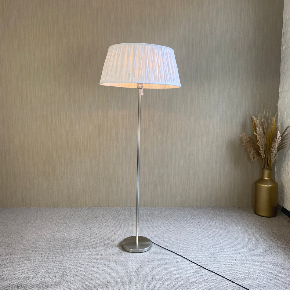 Stehlampe weiß silbern Metall Stoffschirm Lampe